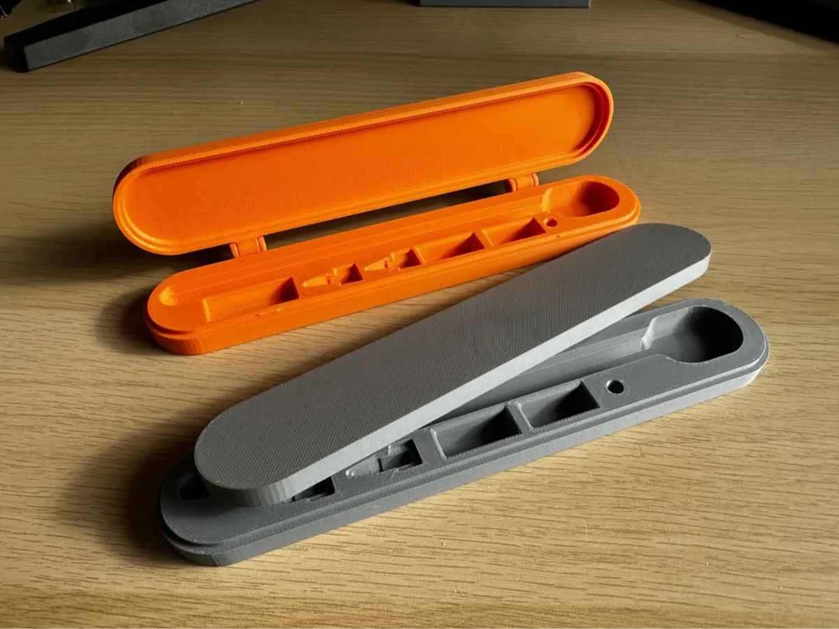 Pencil case with hinge