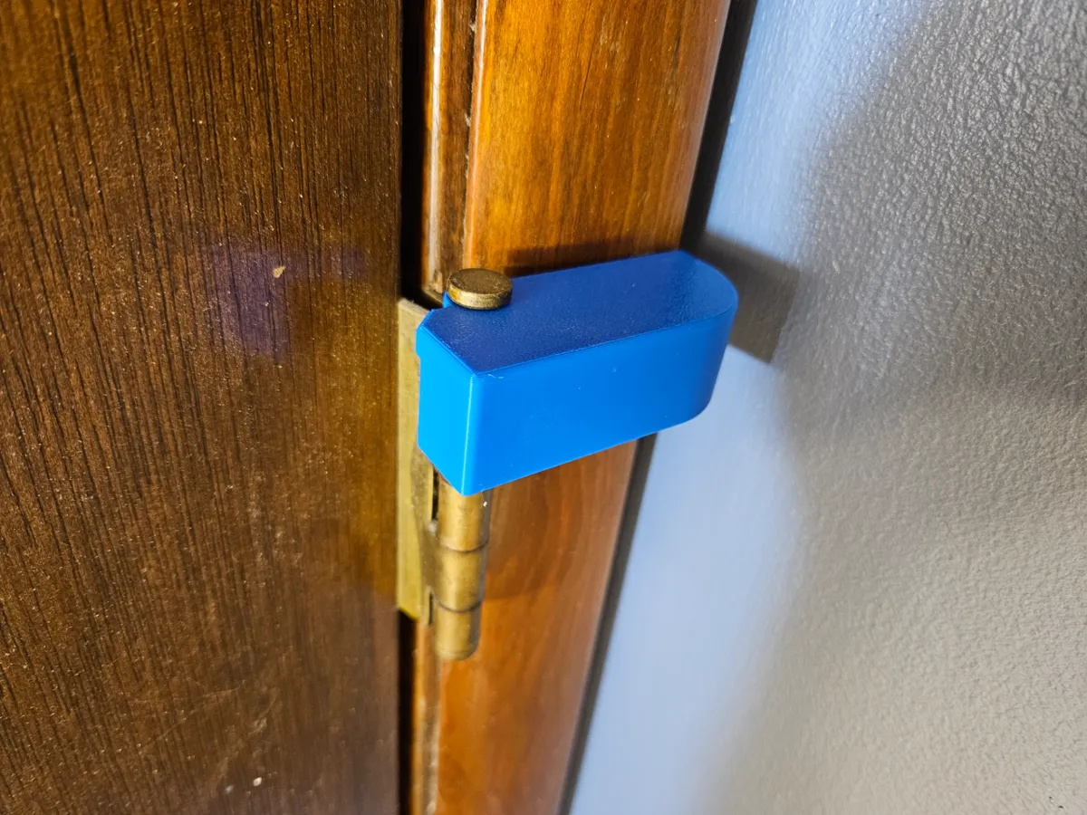 Hinge Mounted 90 Degree Door Stop