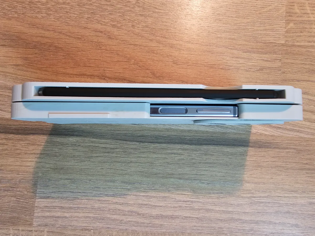 Samsung Galaxy Fold 5 Case with S Pen Slot, photo 3 of 4 - Samsung Galaxy Fold 5 Case with S Pen Slot Hobby & DIY