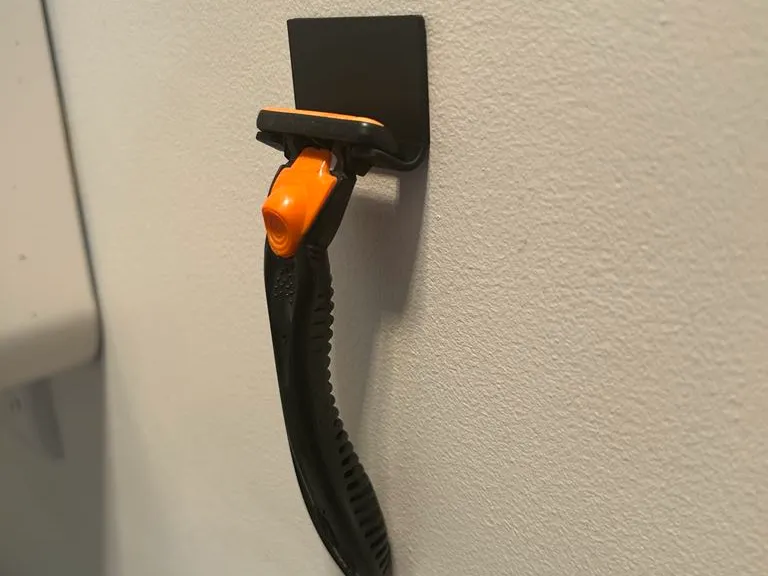Razor Holder, 4g, Bic razor.