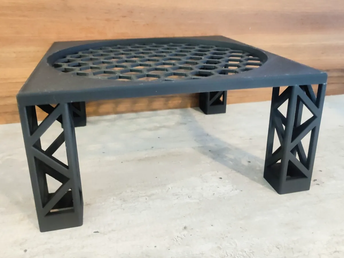 Monitor or flowerpot riser - crane design, photo 3 of 4 - Monitor or flowerpot riser - crane design Garden & Outdoor