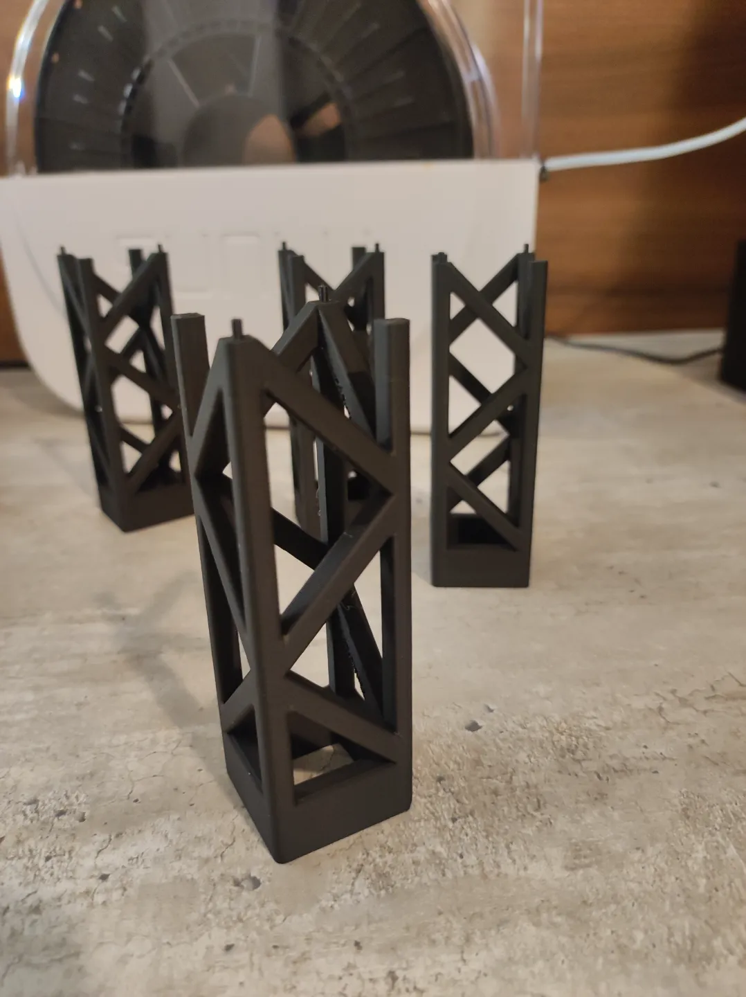 Monitor or flowerpot riser - crane design, photo 4 of 4 - Monitor or flowerpot riser - crane design Garden & Outdoor