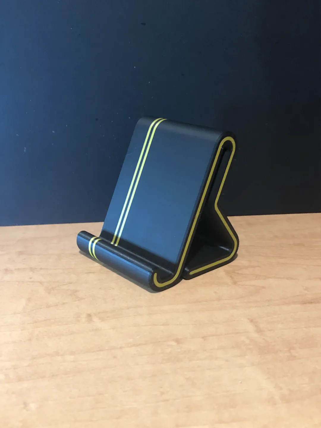 Elegant Line Phone Holder