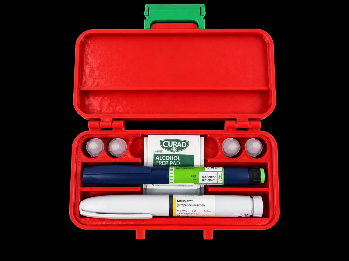 Insulin/Peptide 2 Pen Case wipes and needle tips