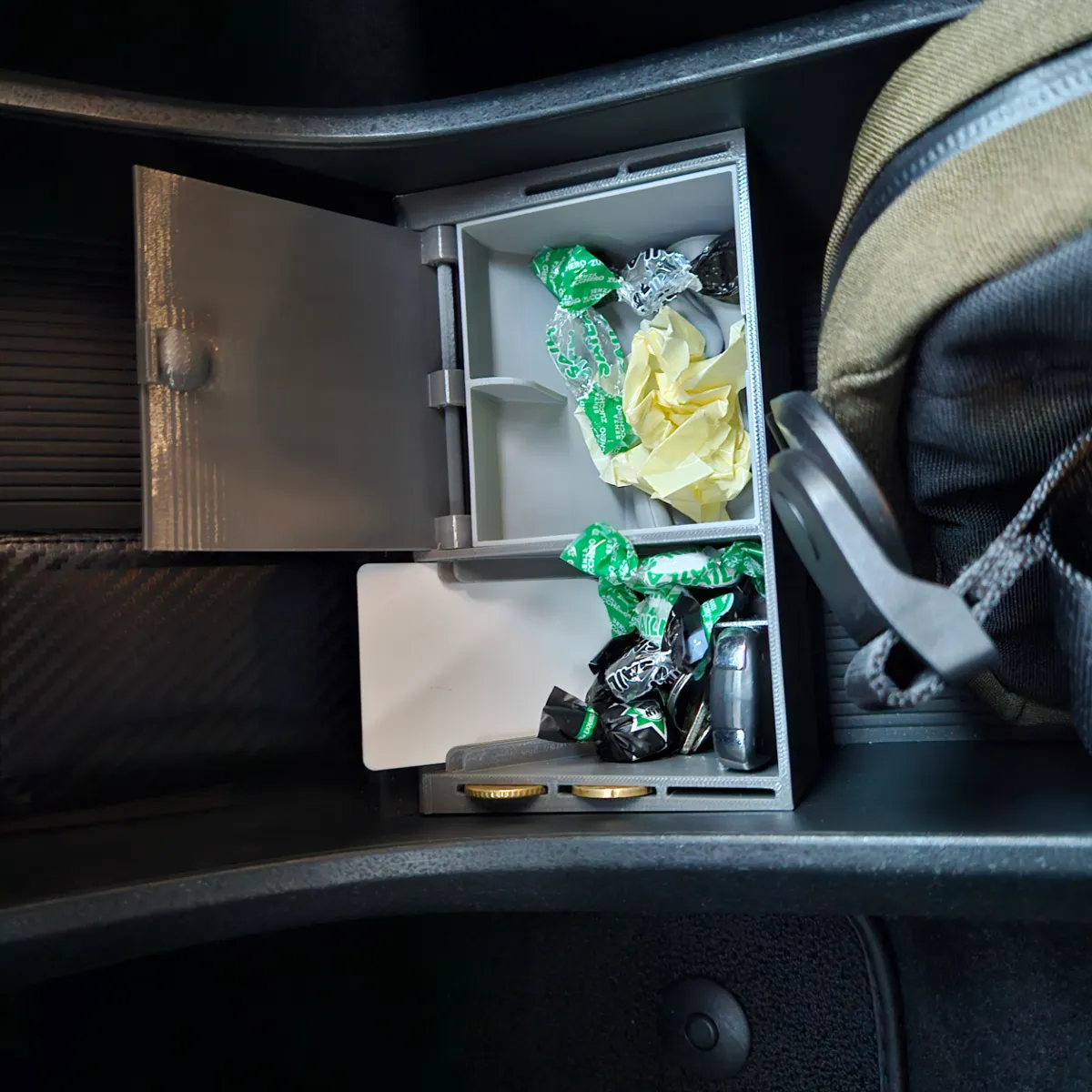 Volvo EX30 Core organizer, card & coins hoder, bin, photo 2 of 4 - Volvo EX30 Core organizer, card & coins hoder, bin Car & Vehicle