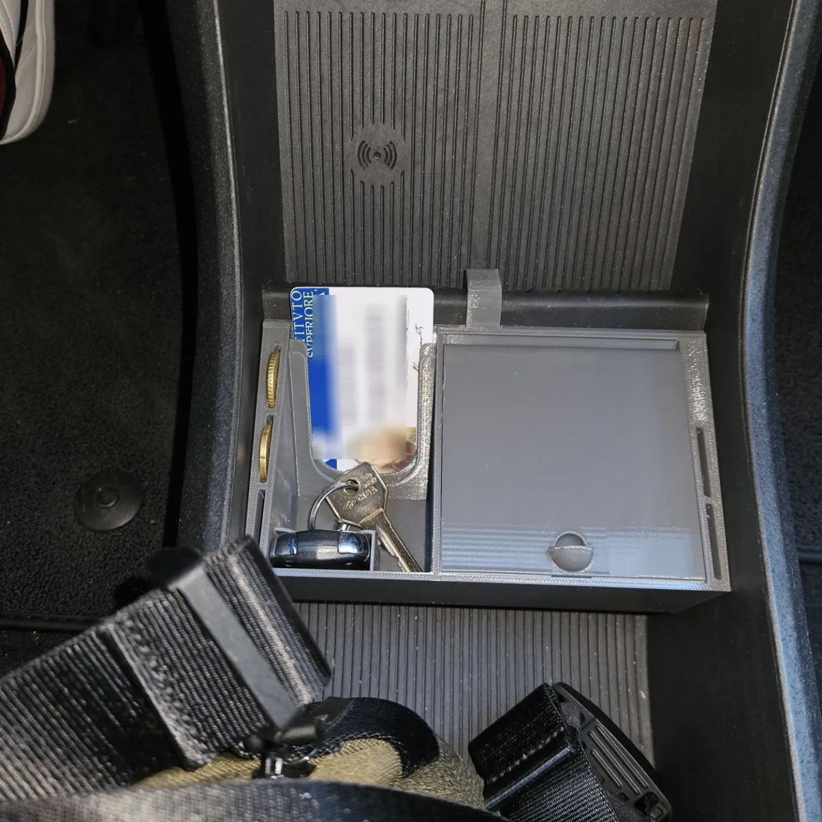 Volvo EX30 Core organizer, card & coins hoder, bin, photo 3 of 4 - Volvo EX30 Core organizer, card & coins hoder, bin Car & Vehicle