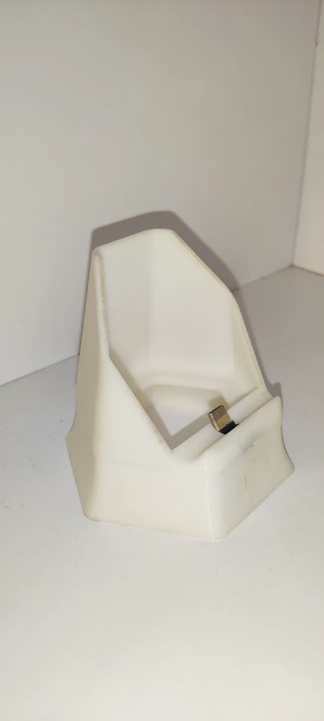 Charging phone stand, photo 2 of 4 - Charging phone stand Mobile & Device Accessories