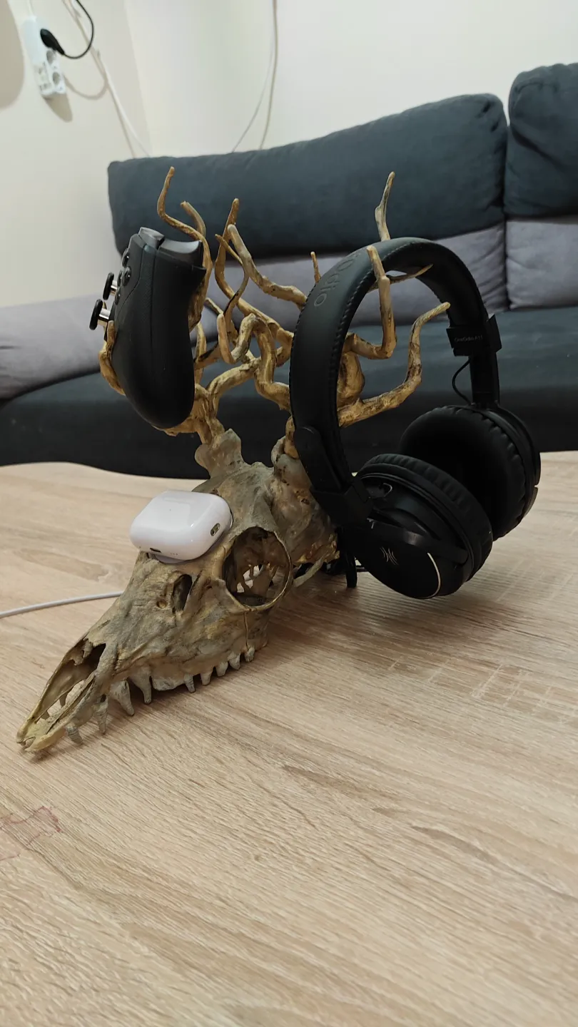Wendigo Skull Multi-Device Stand, photo 4 of 4 - Wendigo Skull Multi-Device Stand Mobile & Device Accessories