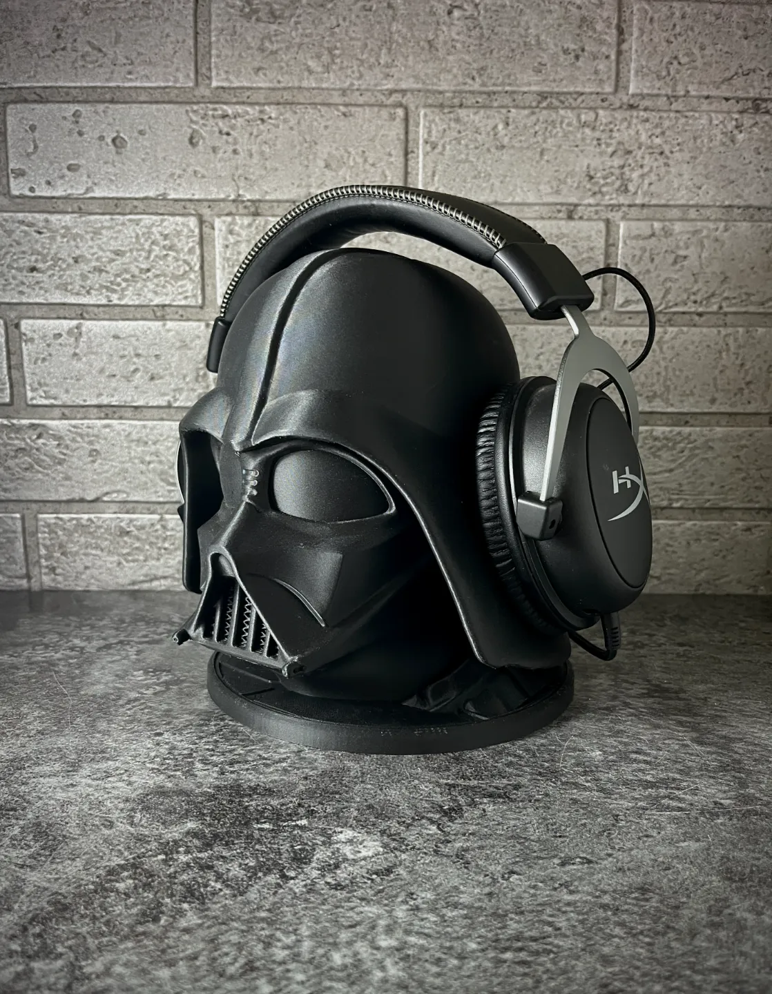Headphone Stand - Darth Vader Bust - Star Wars, photo 2 of 4 - Headphone Stand - Darth Vader Bust - Star Wars Art