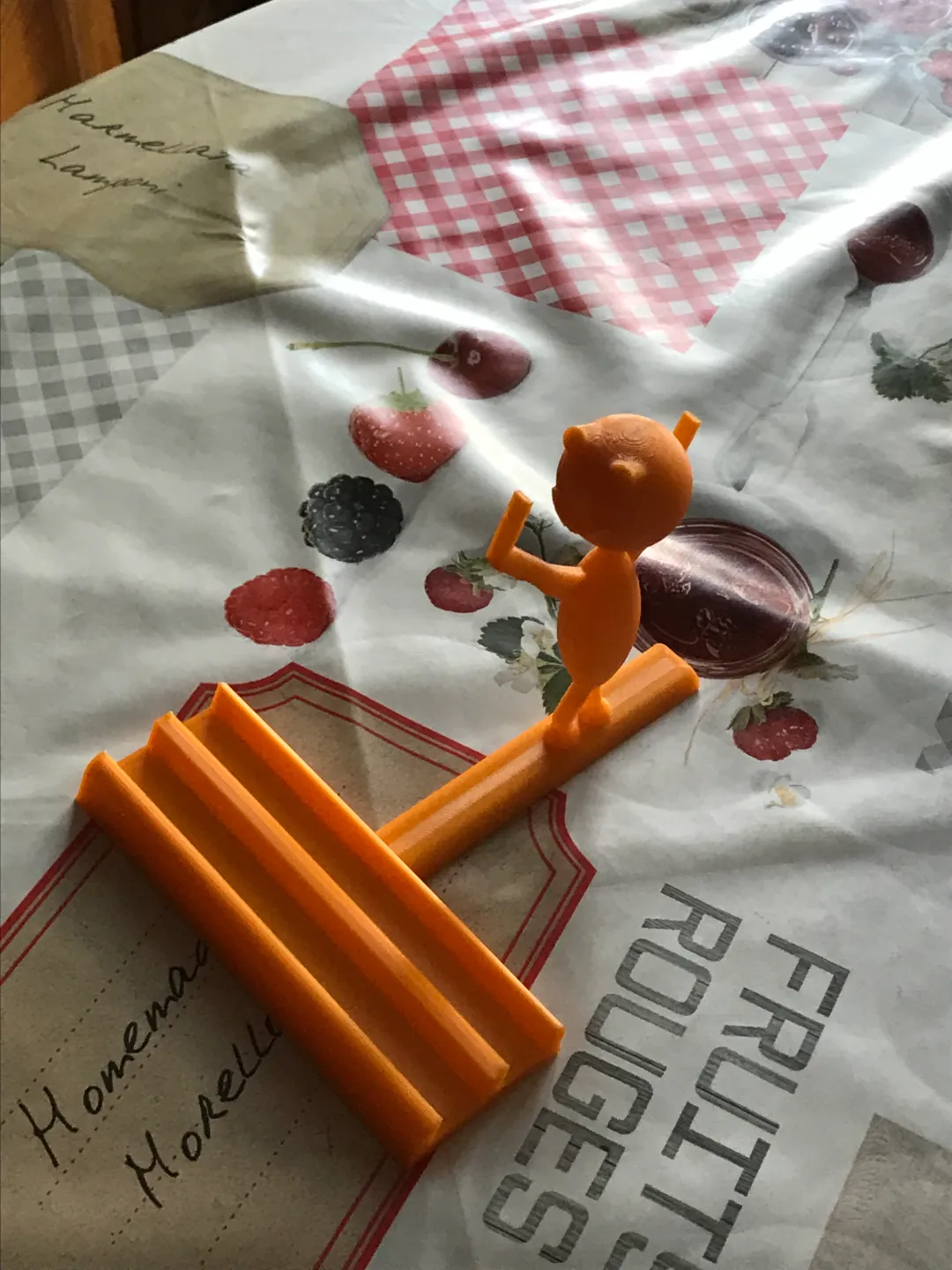 IPHONE STAND MAN ALONE - Decor, in stock in India