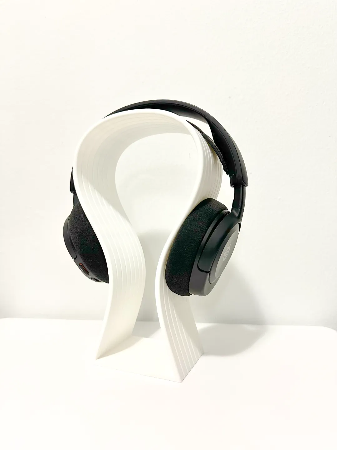 Modern Headphone Stand, photo 3 of 3 - Modern Headphone Stand Mobile & Device Accessories