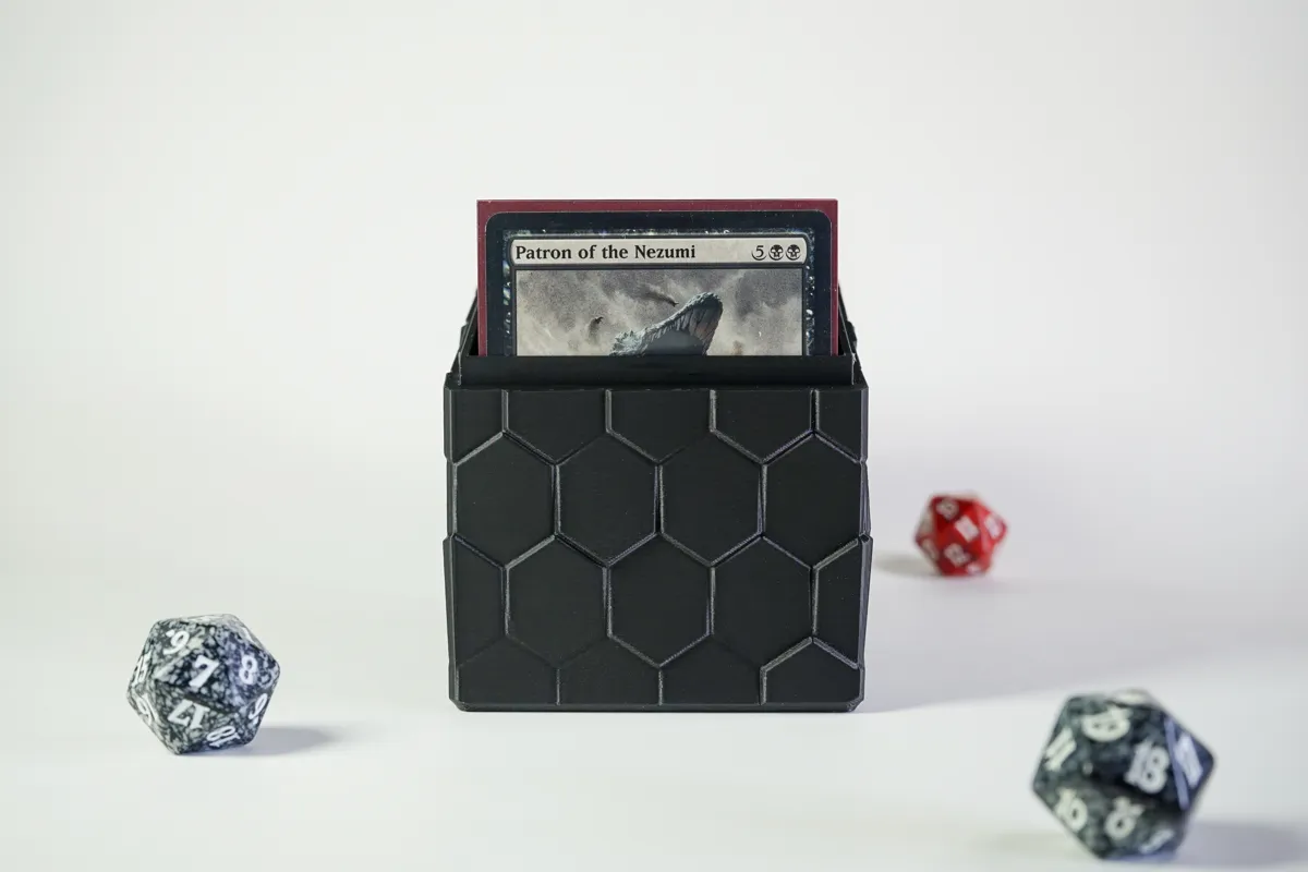 Hexagons - MTG Commander Deckbox, photo 3 of 4 - Hexagons - MTG Commander Deckbox Board Games & Tabletop