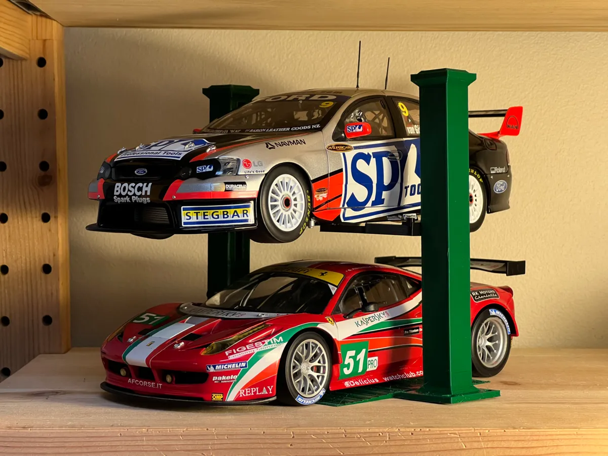 1/18th Scale 2 Post Hoist