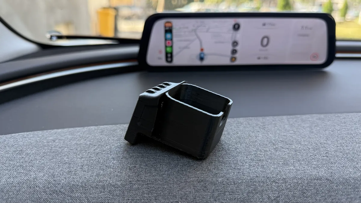 Insta360 Luna Ultra Vent Mount for Tesla Model 3, photo 4 of 4 - Insta360 Luna Ultra Vent Mount for Tesla Model 3 Camera & Photography