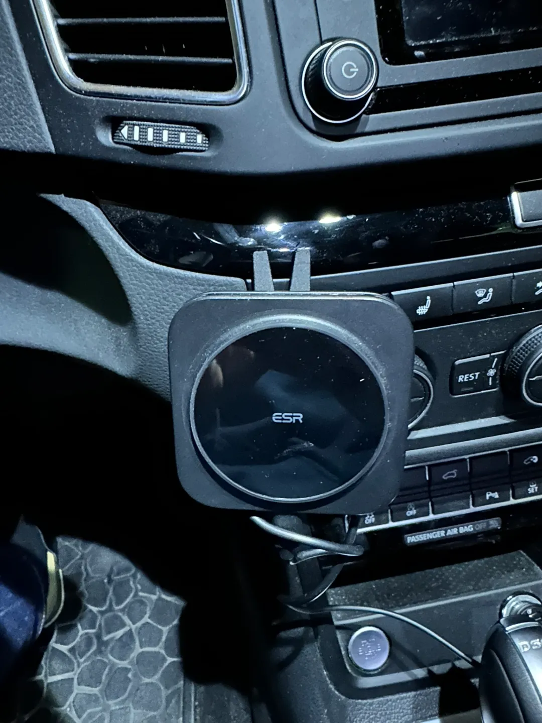 ESR MagSafe Car Mount for VW Sharan Seat Alhambra, photo 3 of 4 - ESR MagSafe Car Mount for VW Sharan Seat Alhambra Hobby & DIY
