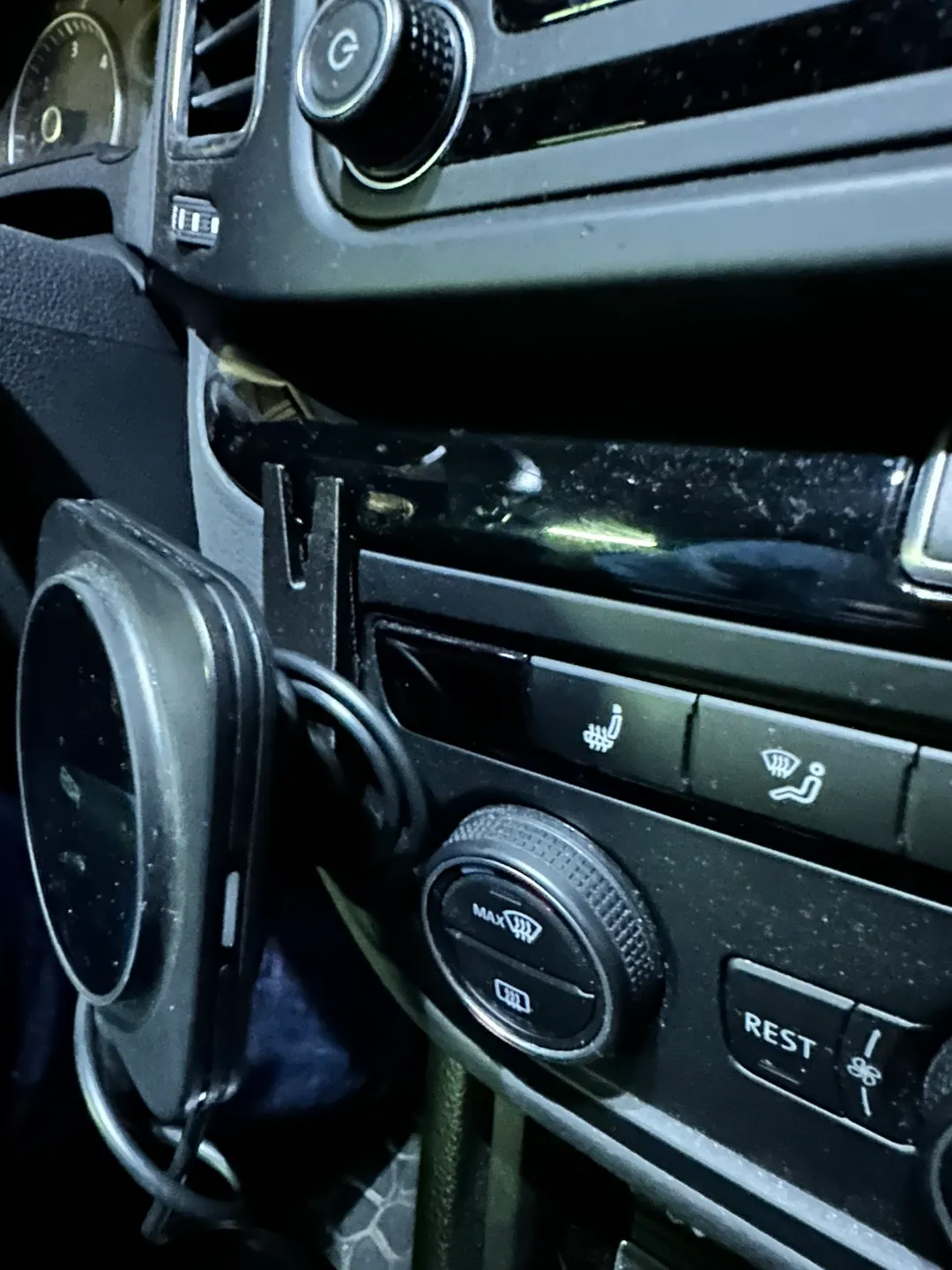 ESR MagSafe Car Mount for VW Sharan Seat Alhambra, photo 4 of 4 - ESR MagSafe Car Mount for VW Sharan Seat Alhambra Hobby & DIY