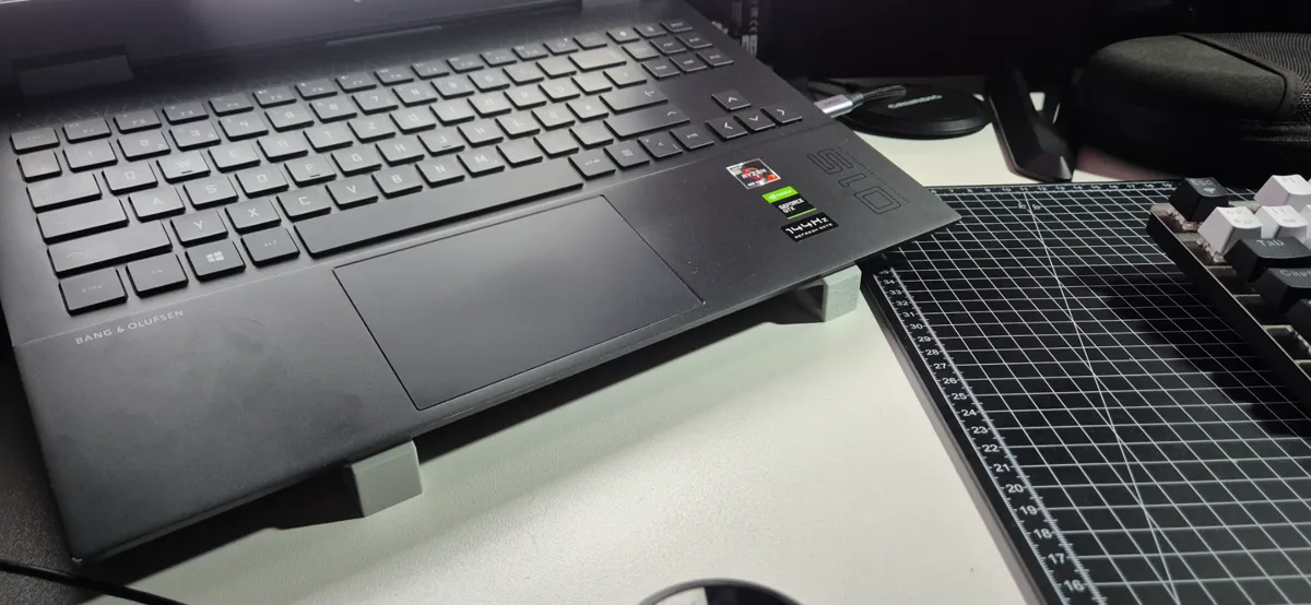 Laptop Stand 7,5cm 18° for W >22cm H <21cm bottom, photo 2 of 4 - Laptop Stand 7,5cm 18° for W >22cm H <21cm bottom Household