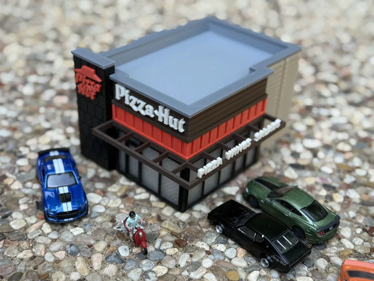 1:64 New Pizza Hut Diorama, photo 3 of 4 - 1:64 New Pizza Hut Diorama Kitchen & Dining