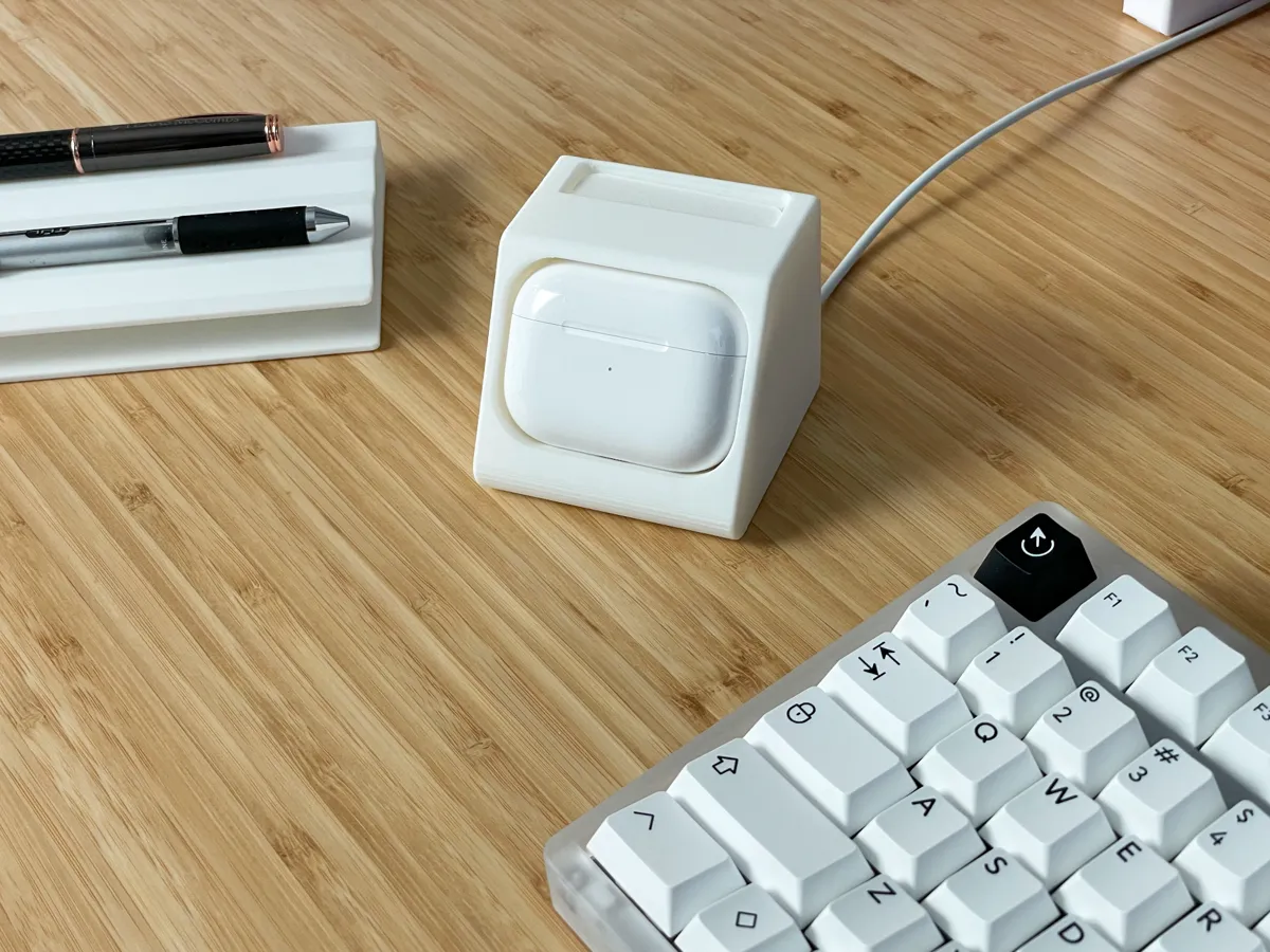 AirPods MagSafe Charging Dock, photo 2 of 4 - AirPods MagSafe Charging Dock Hobby & DIY