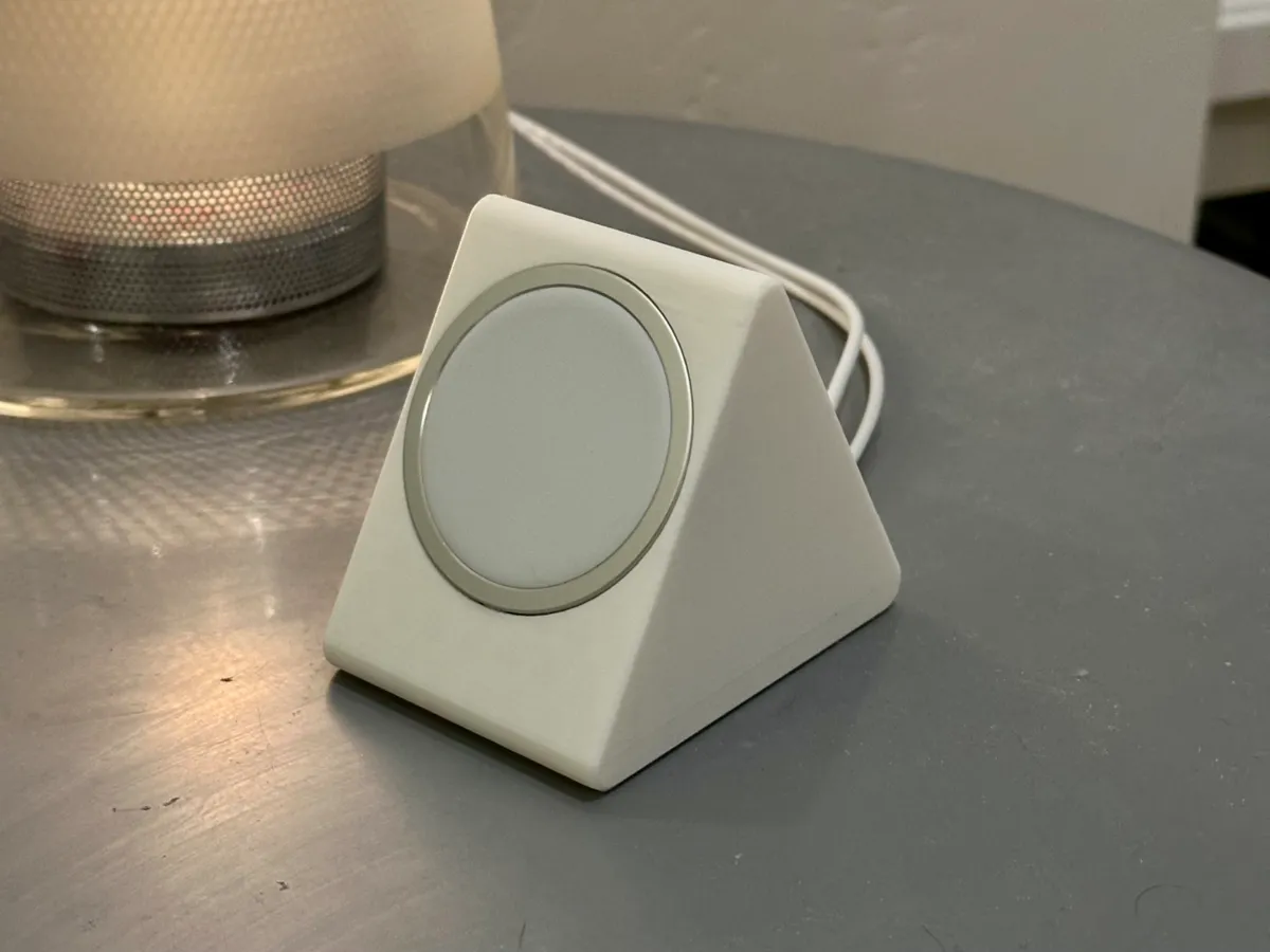 Triangular "StandBy Mode" Dock for iPhone, photo 3 of 3 - Triangular "StandBy Mode" Dock for iPhone Household