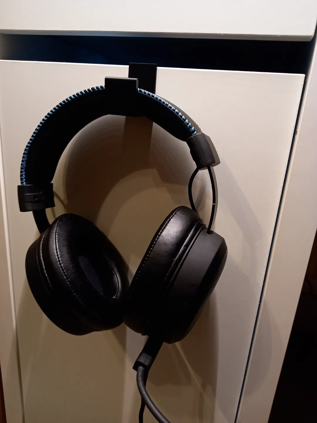 Headphone holder for Micke desk from Ikea, photo 4 of 4 - Headphone holder for Micke desk from Ikea Hobby & DIY
