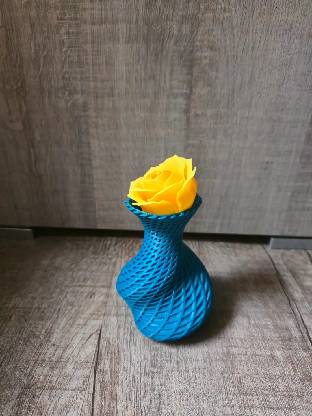 Vase spiral decor flowers, photo 2 of 4 - Vase spiral decor flowers Household
