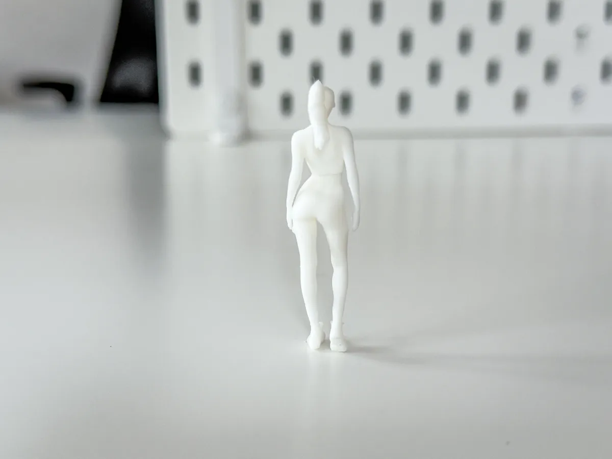 Miniature Woman/Fitness Girl for your Diorama, photo 3 of 4 - Miniature Woman/Fitness Girl for your Diorama Figurines & Collectibles