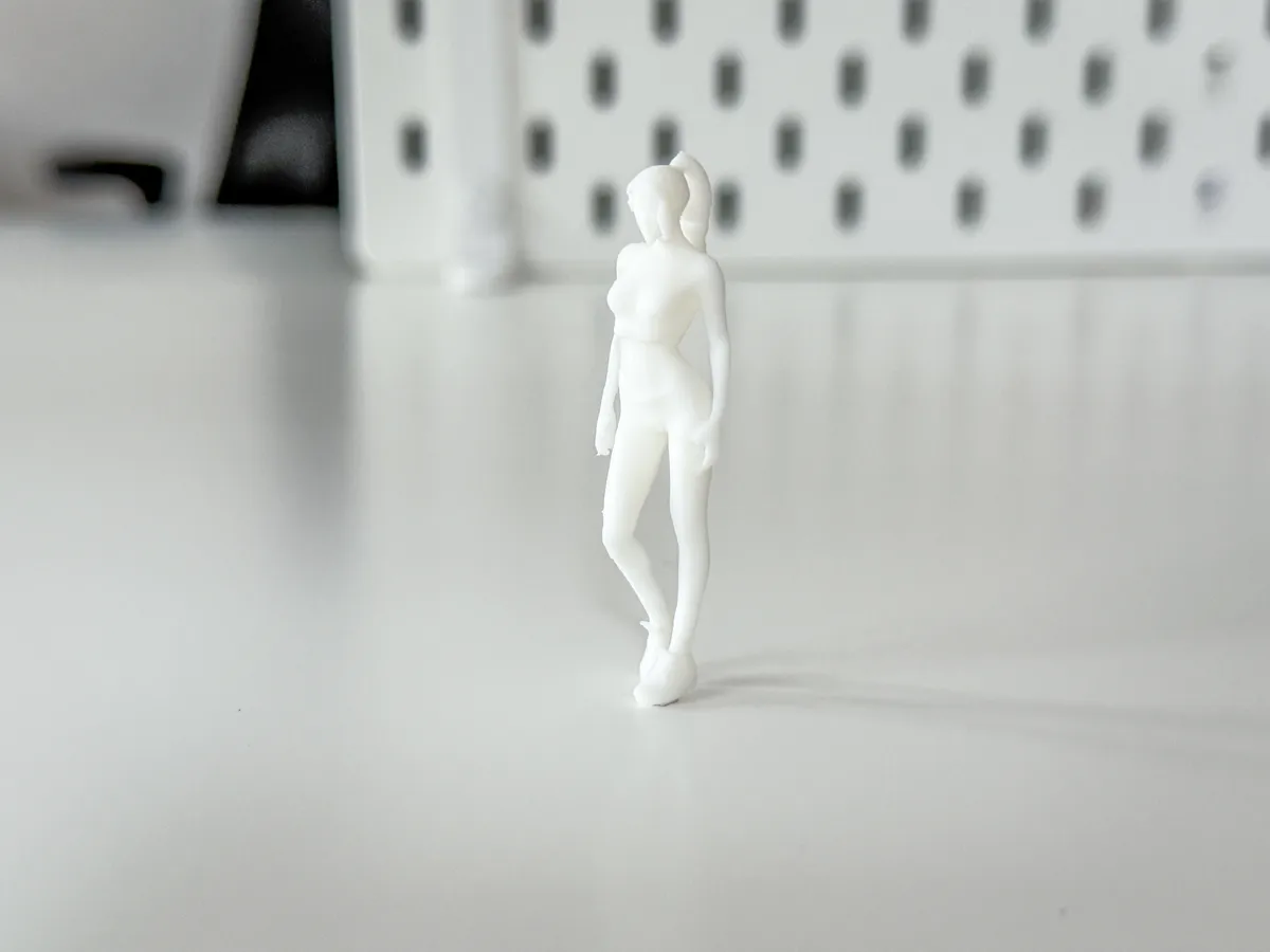 Miniature Woman/Fitness Girl for your Diorama, photo 4 of 4 - Miniature Woman/Fitness Girl for your Diorama Figurines & Collectibles