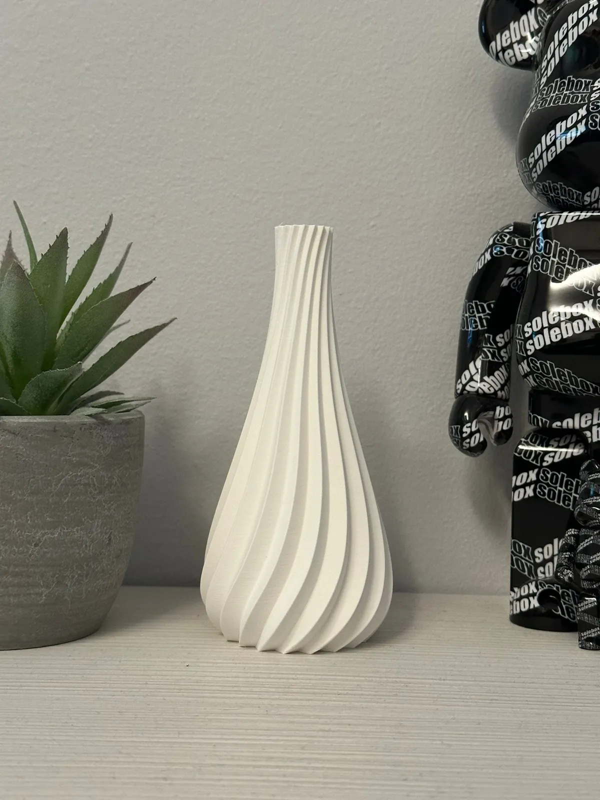 Modern Small Vase, photo 3 of 4 - Modern Small Vase Home Decor Items