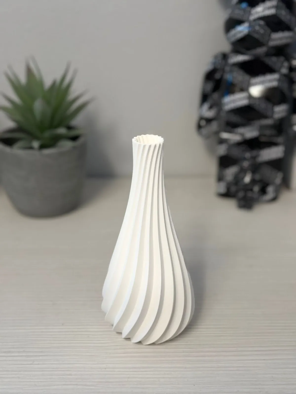 Modern Small Vase, photo 4 of 4 - Modern Small Vase Home Decor Items