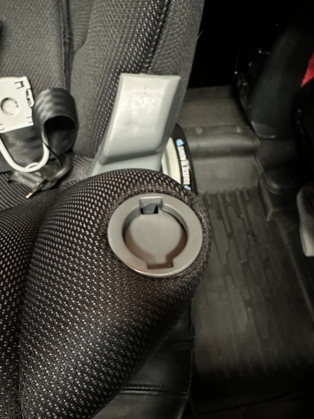 Maxi-Cosi Emme 360 Car Seat Loop Adapter, photo 4 of 4 - Maxi-Cosi Emme 360 Car Seat Loop Adapter Hobby & DIY
