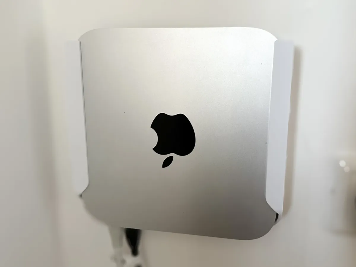 Apple Mac Mini - VESA & Non VESA Wall Mount, photo 4 of 4 - Apple Mac Mini - VESA & Non VESA Wall Mount Desk & Office