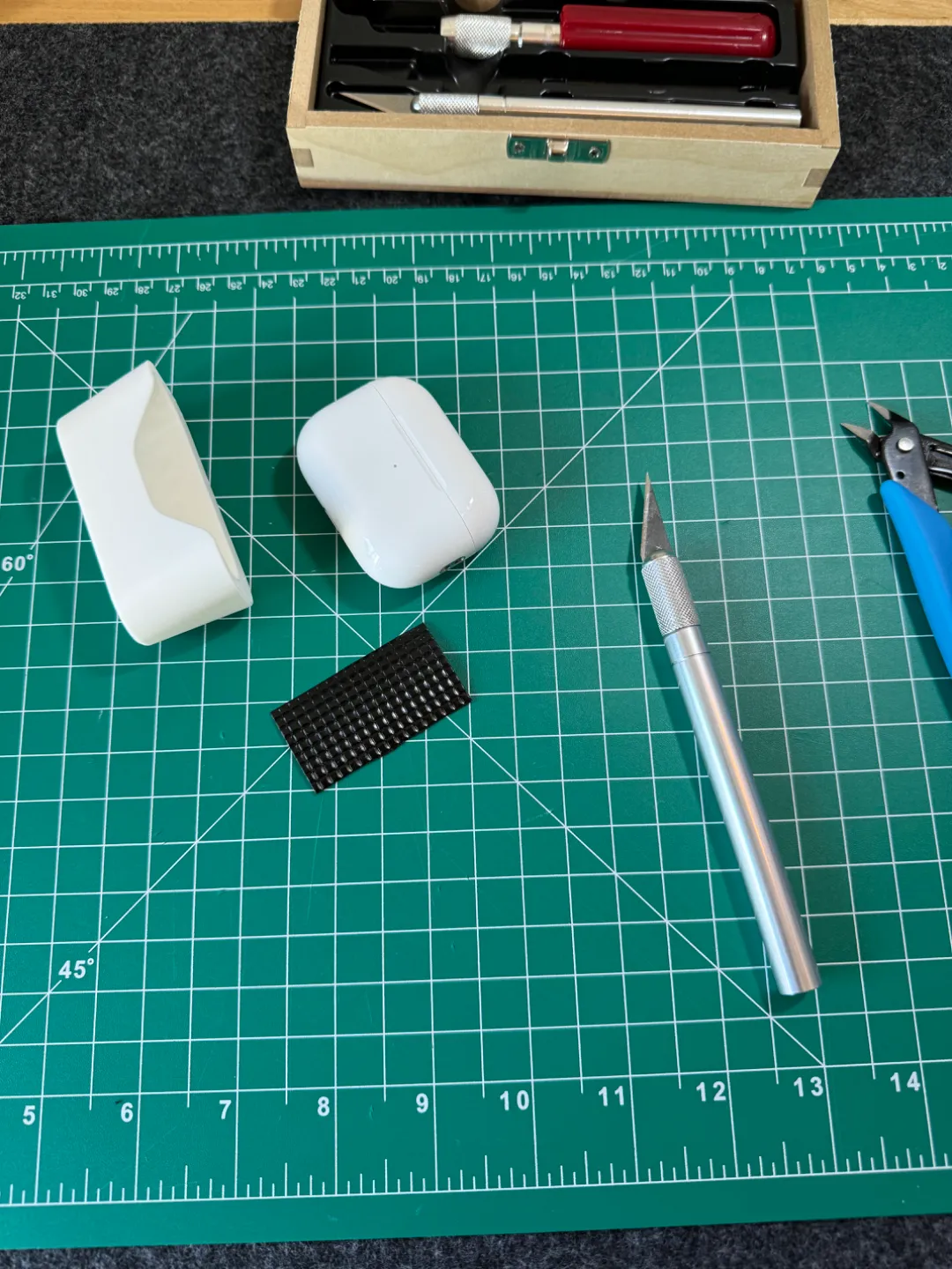 AirPods Pro magnetic holder stand, photo 3 of 3 - AirPods Pro magnetic holder stand Tools