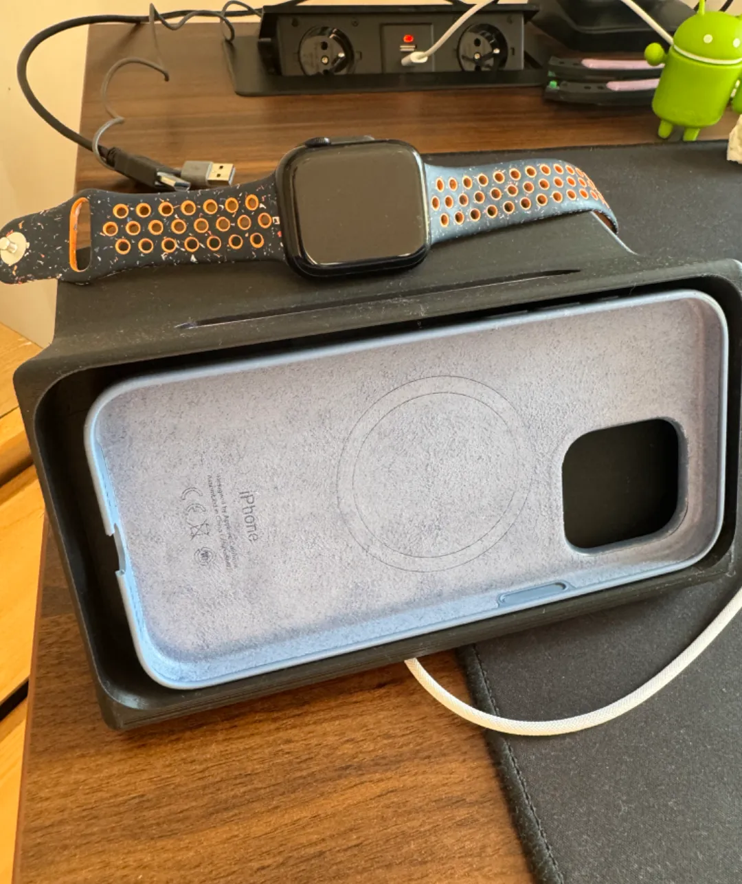 iPhone Pro Max Cover with Watch Standby Dock