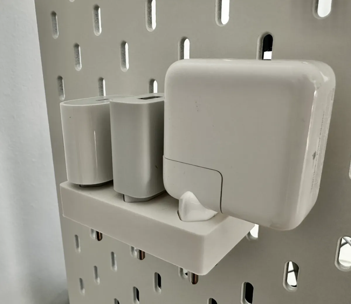 Charger Holder Skadis