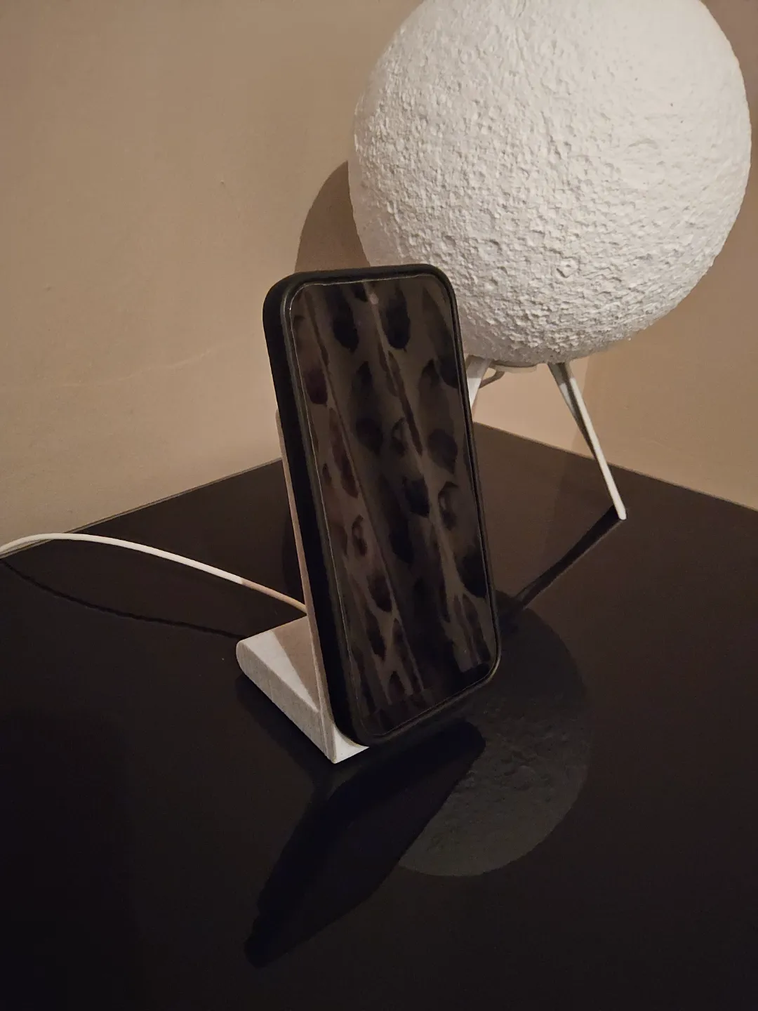 Google Pixel 9 / 9 Pro MagSafe Stand, photo 2 of 4 - Google Pixel 9 / 9 Pro MagSafe Stand Hobby & DIY