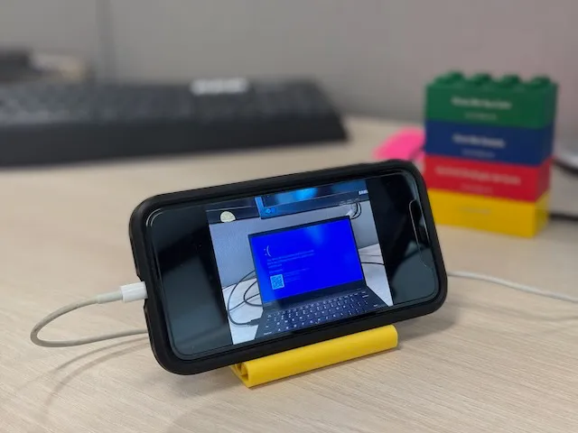 Curvy Phone Stand - fits iOS and Android phones, photo 4 of 4 - Curvy Phone Stand - fits iOS and Android phones Household