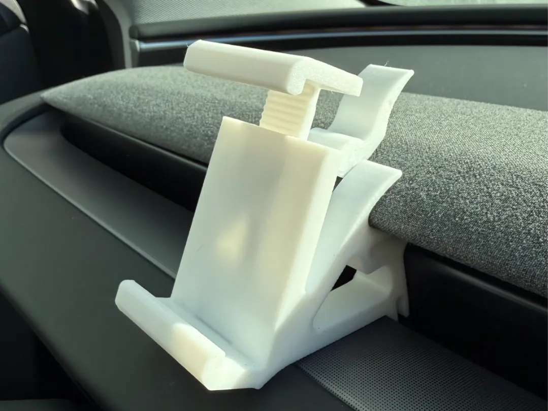 Tesla Model 3 Highland Dashboard Phone Holder
