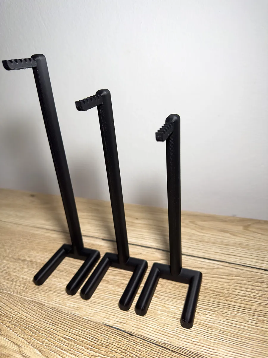 6-Keychain Display Stand with Varying Heights, photo 3 of 3 - 6-Keychain Display Stand with Varying Heights Figurines & Collectibles