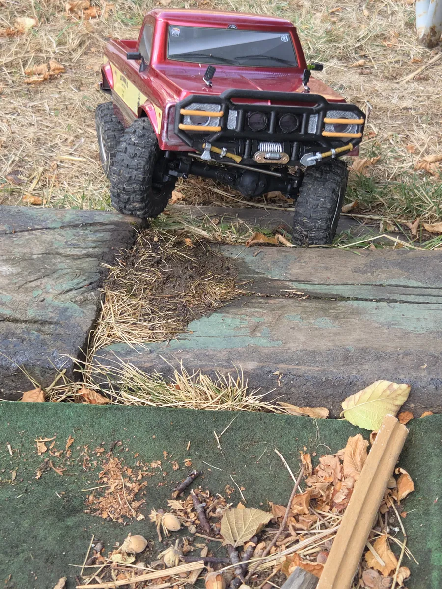 Frontbumper Yikong 41015 1:10 with fitting rails, photo 4 of 4 - Frontbumper Yikong 41015 1:10 with fitting rails Hobby & DIY
