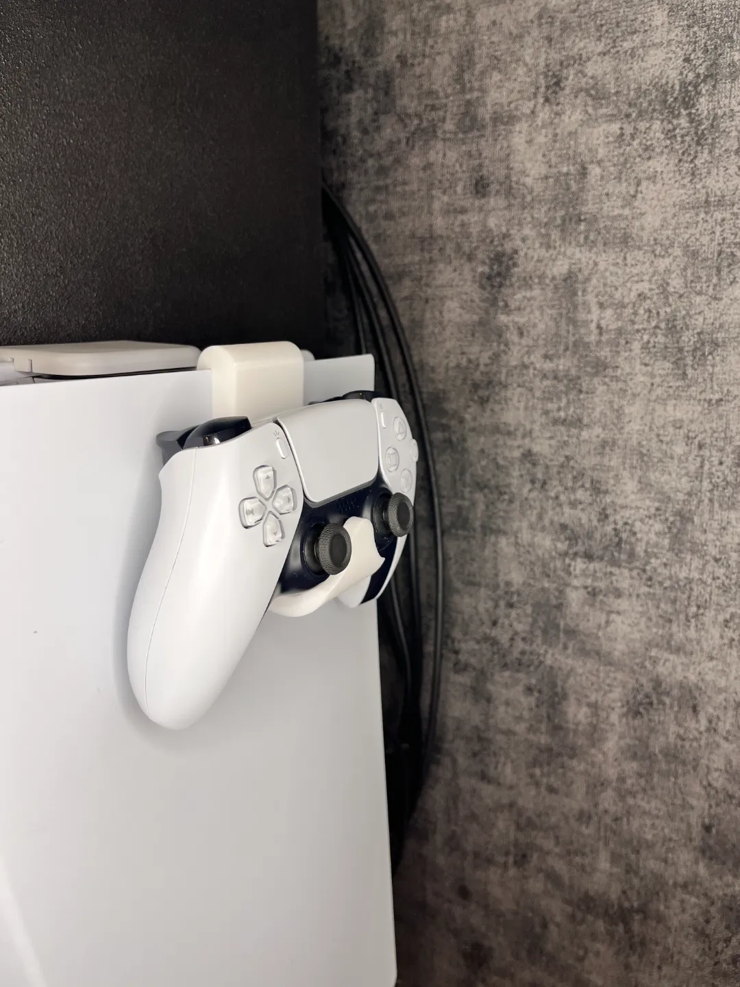 PS5 controller side mount holder for console, photo 2 of 4 - PS5 controller side mount holder for console Gaming Accessories