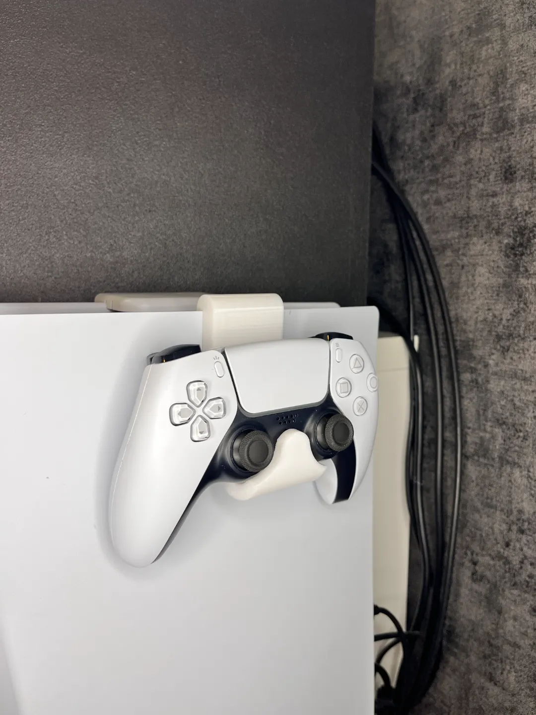 PS5 controller side mount holder for console, photo 3 of 4 - PS5 controller side mount holder for console Gaming Accessories