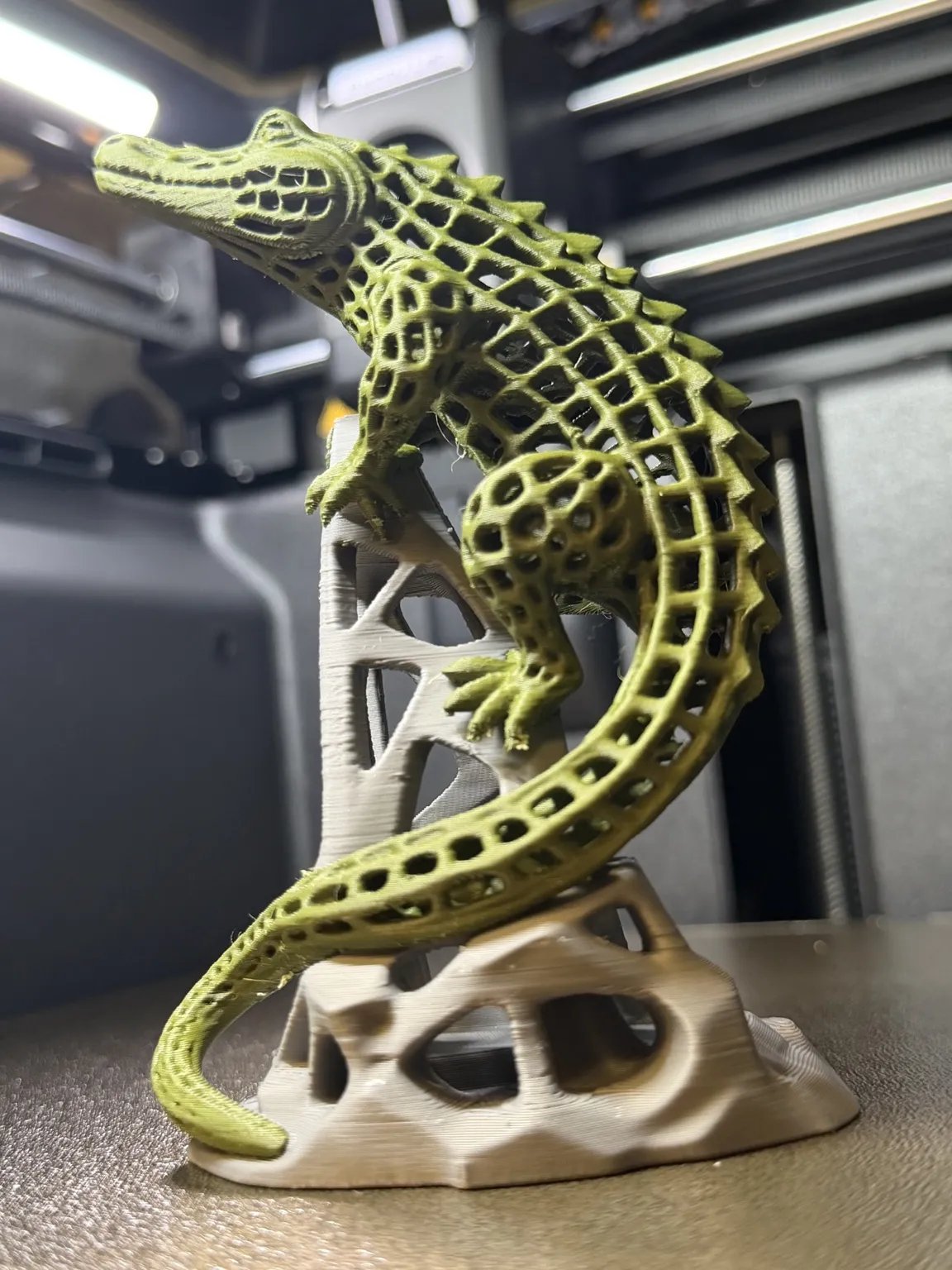 Climbing Crocodile, Hollow Lattice Sculpture, photo 4 of 4 - Climbing Crocodile, Hollow Lattice Sculpture Home Decor Items