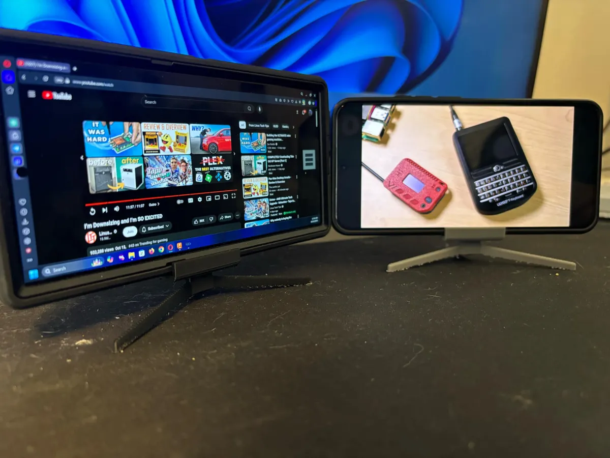 Mini Monitor Style Phone Stand, photo 2 of 4 - Mini Monitor Style Phone Stand Mobile & Device Accessories