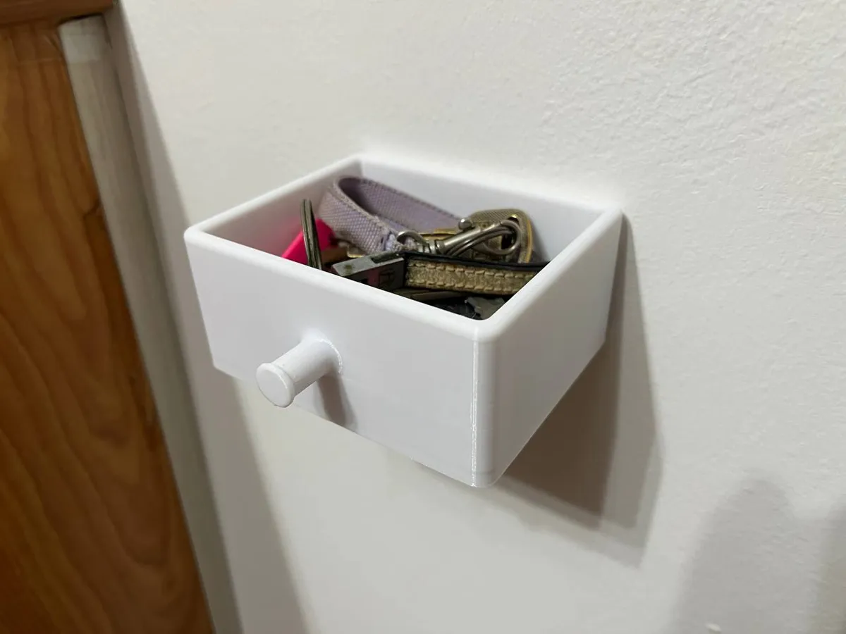 Simple Key Holder with Hook, photo 2 of 4 - Simple Key Holder with Hook Tools