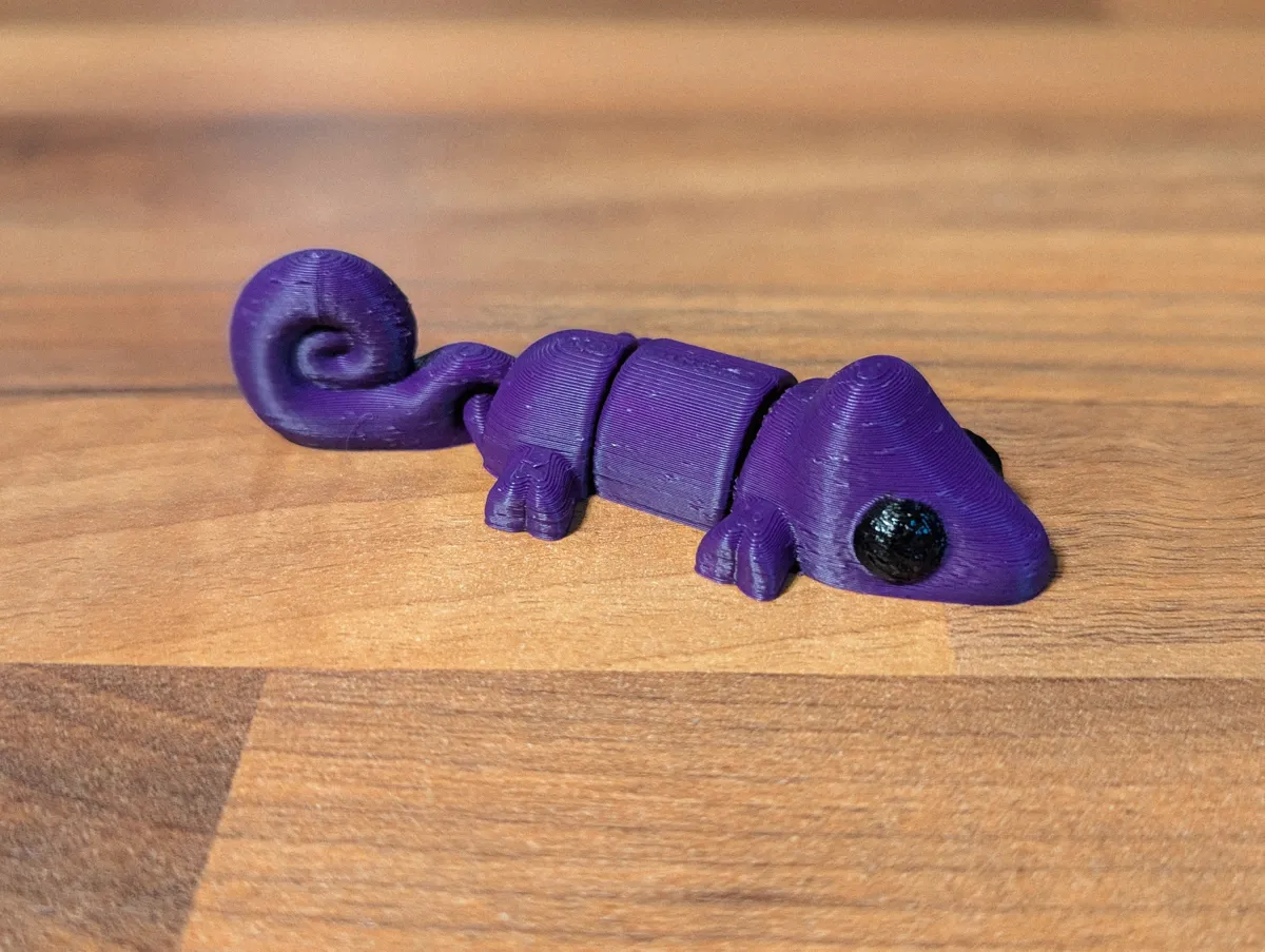 Articulated Chameleon, photo 4 of 4 - Articulated Chameleon Miniatures