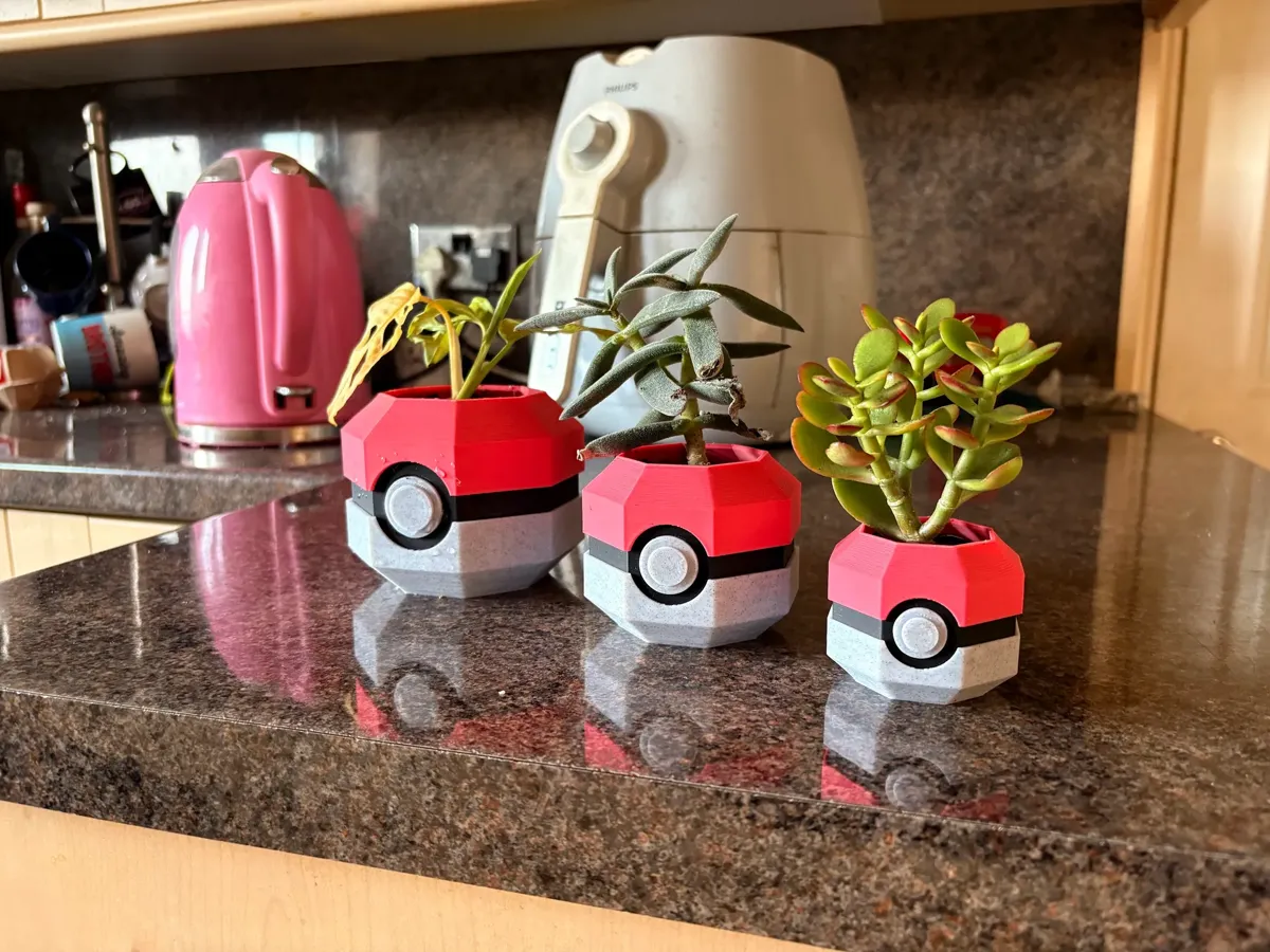 Lowpoly Pokeball Planter