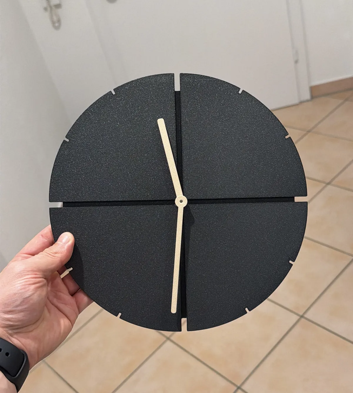 Modern Minimalist Wall Clock, 25 cm, photo 2 of 4 - Modern Minimalist Wall Clock, 25 cm Home Decor Items