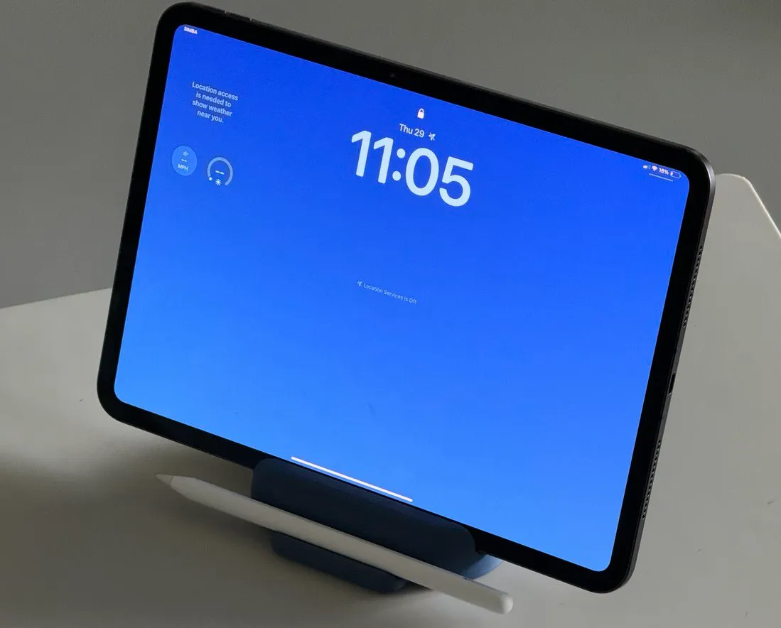 iPad Pro 2024 stand with pencil rest