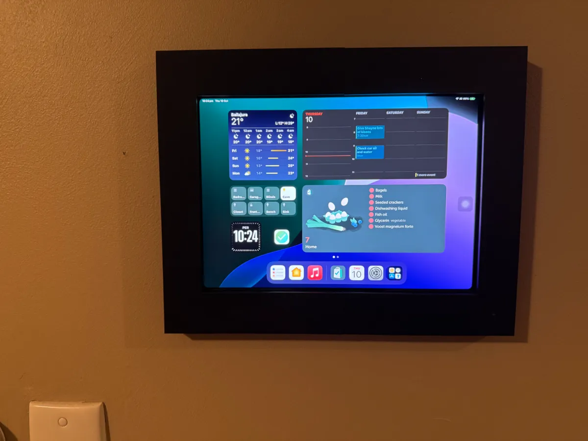 Wall mount with outer frame for iPad Pro 2018, photo 3 of 3 - Wall mount with outer frame for iPad Pro 2018 Hobby & DIY